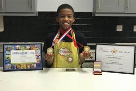 Bukan Main Kelereng, Bocah Ini Sibuk Jadi Bos Restoran